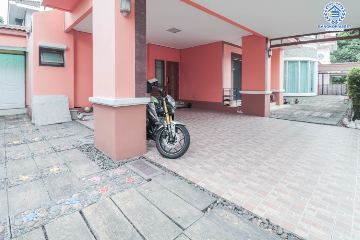 *****บ้านเดี่ยวมือสองนนทบุรี ทำเลโซนเมือง! แบรนด์ แสนสิริ* ม.บุราสิริ สนามบินน้ำ บ้านต่อเติมพร้อมอยู่ บนเนื้อที่ 112 ตร.ว. ฟังก์ชั่น 7 ห้องนอน 7 ห้องน้ำ 4 ที่จอด ภายในกว้างขวางเแบ่งเป็นสัดส่วน แถมฟรี !! เครื่องปรับอากาศ 10 เครื่อง, เครื่องทำน้ำอุ่น 5 เครื่อง บิ้วท์อินท์จัดเต็มทั้งหลัง! บนสุดยอดทำเลทอง ใกล้เซ็นทรัลรัตนาธิเบศร์ และ MRT สายสีม่วง "สถานีแยกนนทบุรี1"